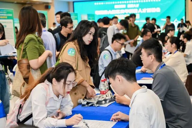 广东如何多向发力打造就业“直通车”？_4