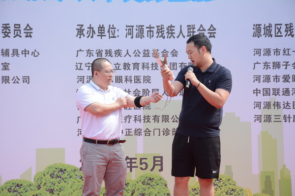 图为智能仿生肢体展示(1)_调整大小.JPG