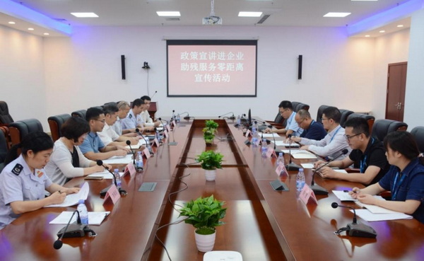 图为座谈会现场_调整大小.jpg