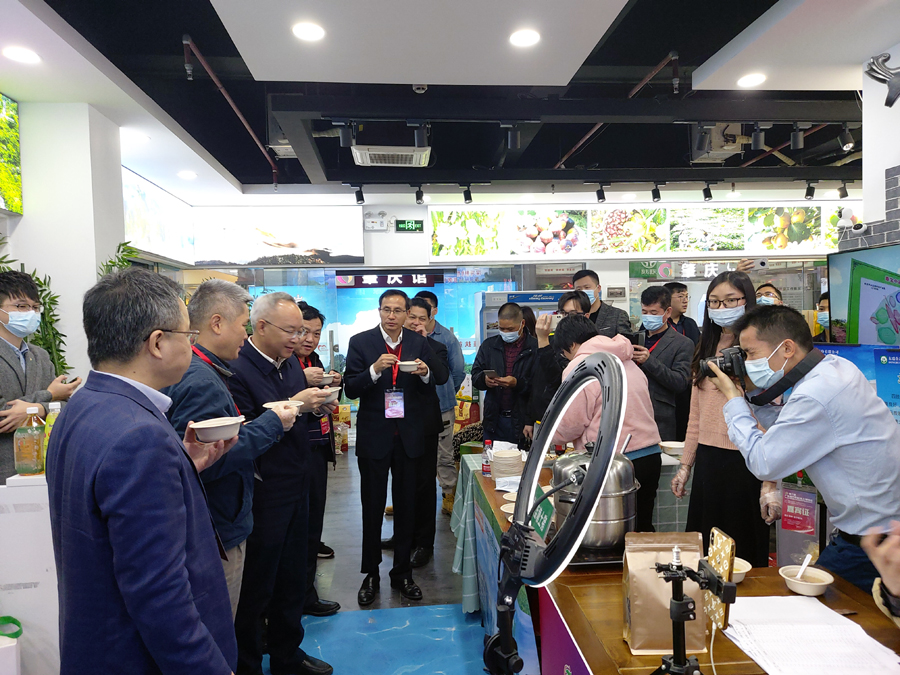 4-1-万博manxbet登录
副市长赖小卫出席第十一届农博会.jpg
