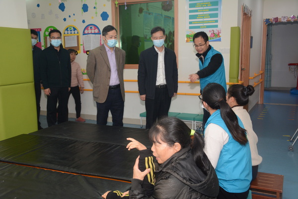 图为到河源市残疾人康复服务中心调研.JPG