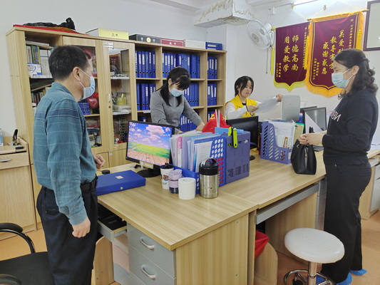 河源市残联党组成员、副理事长欧阳登督导康复机构.jpg
