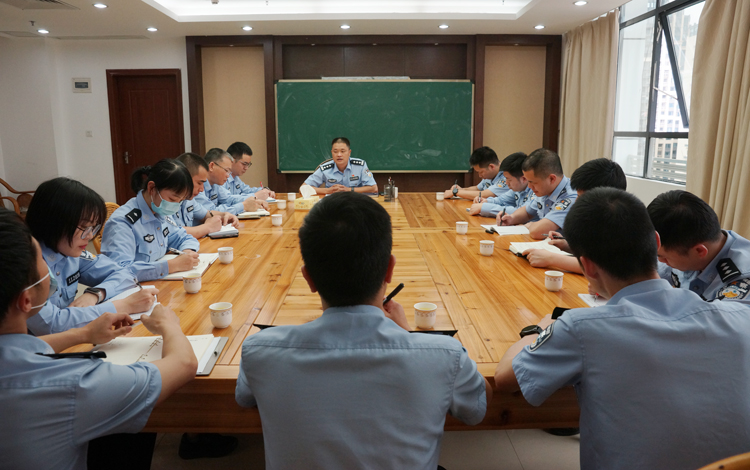 谢火桥部署指挥抓捕工作照片.JPG