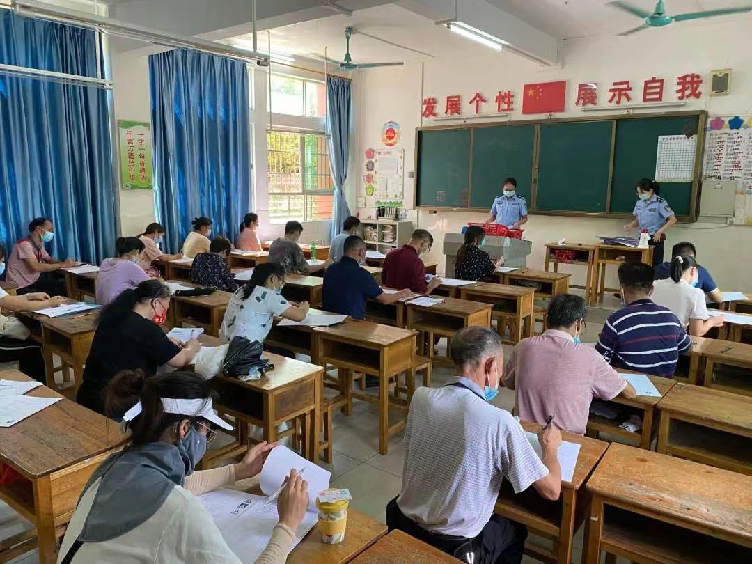 东源交警2.jpg