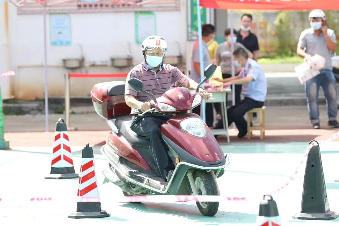 江东交警4.jpg