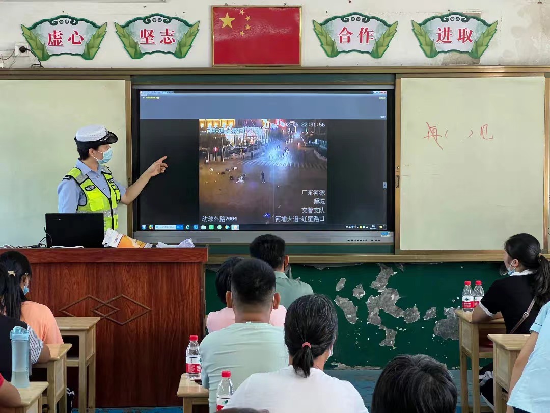 江东交警2.jpg