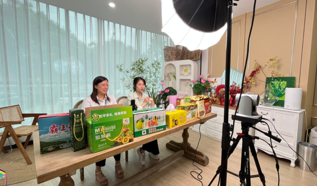12.12【访谈】市人社局党组书记、局长林文泉：促就业建人才平台 稳社保为民生托底_1